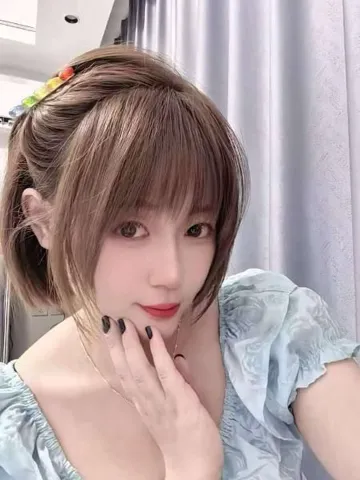 娇小可爱奶胸妹 照片3