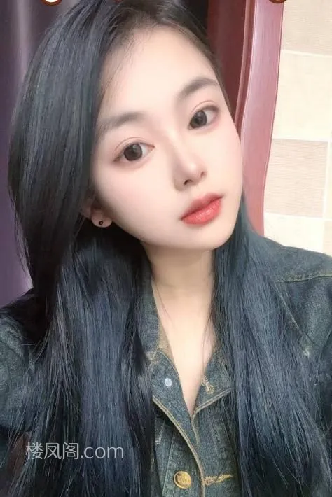 刚下海性感小姐姐 照片2