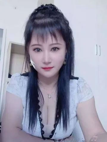 温柔大奶御姐安娜 照片3