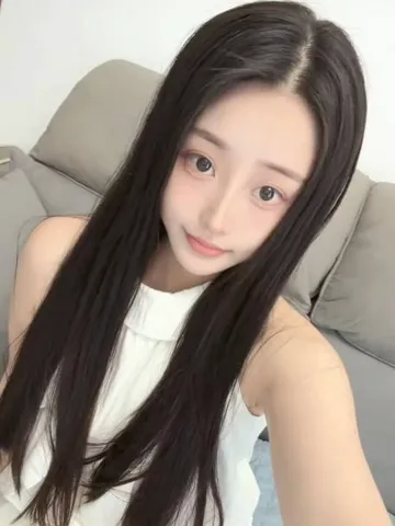 D乳会夹风骚小妹 照片2