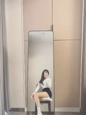 湖里水多翘臀嫩妹 照片4