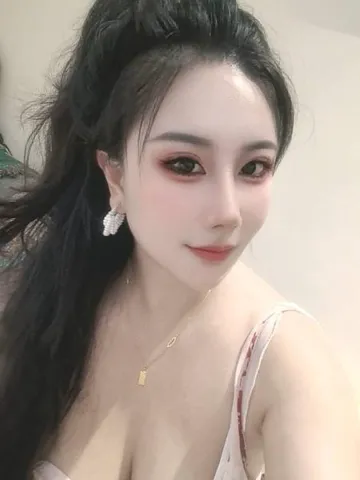 性感爆乳装小妃老师 照片4