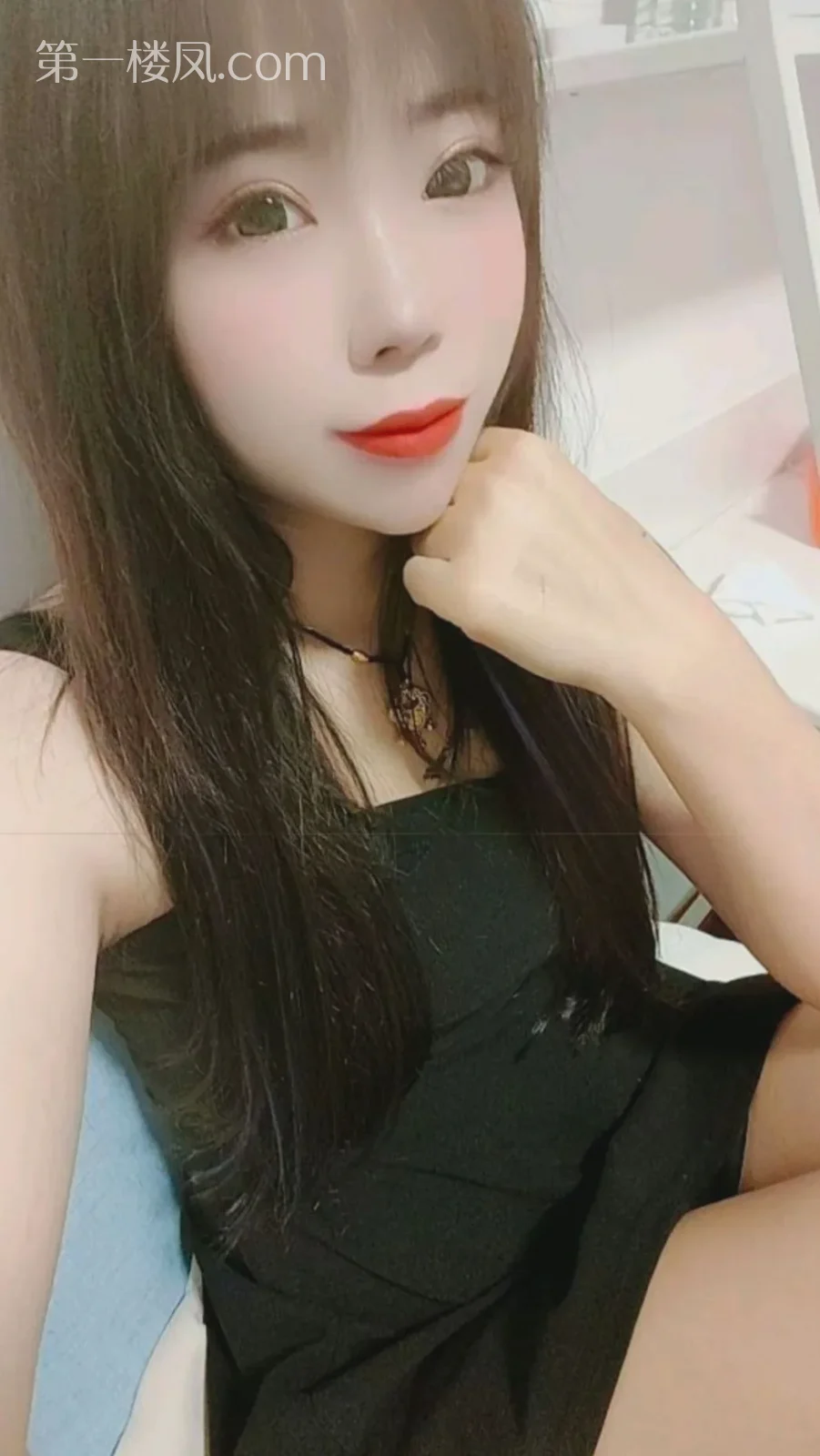 服务系舌吻少妇 照片2
