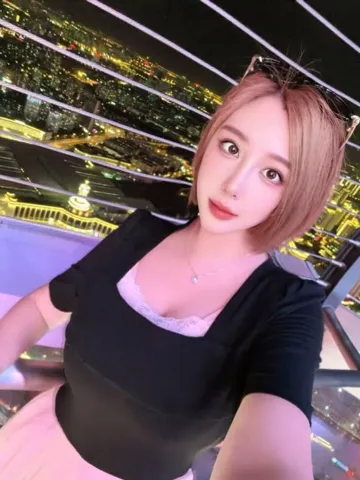 性感肤白小妖精 照片3