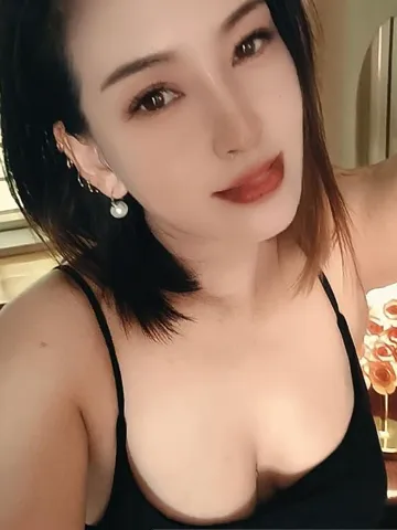 白嫩大屁股性感少妇 照片2