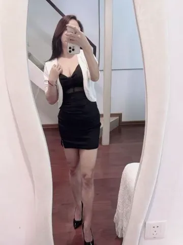 出击大胸少妇 照片2