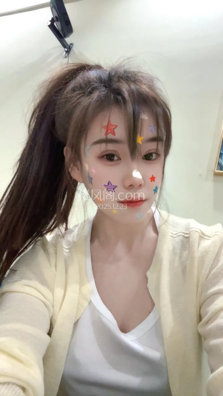 白虎嫩妹下面超级粉嫩 照片2