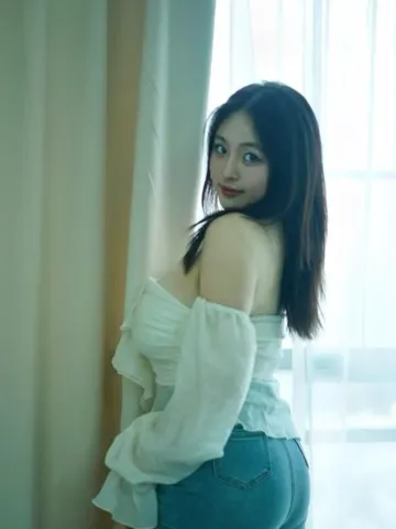 36D巨乳丰满莎莎 照片3