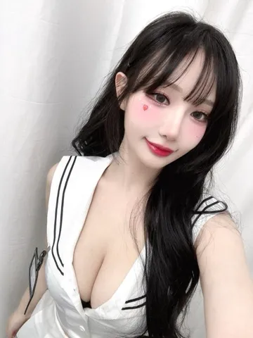 小店纯欲嫩妹夏初