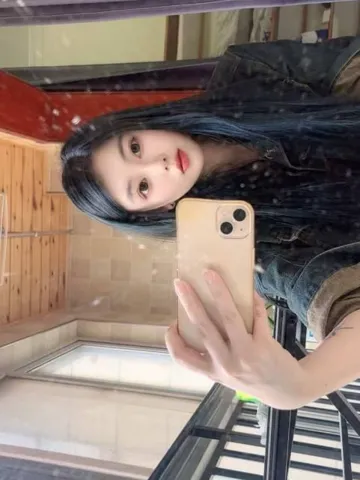 刚下海性感小姐姐 照片4