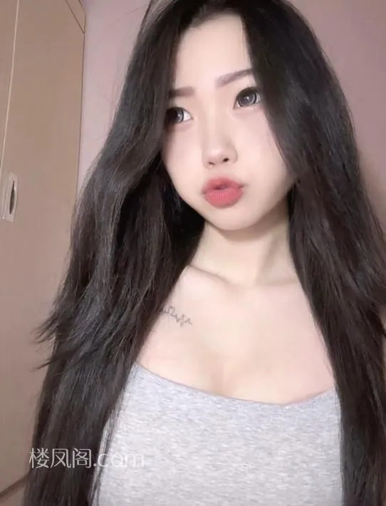 身材曼妙的原装美少女