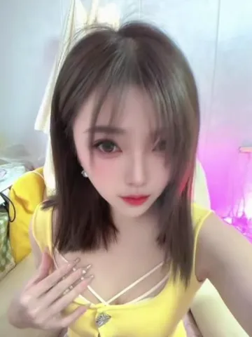 短发美胸白嫩兼职姐姐 照片2