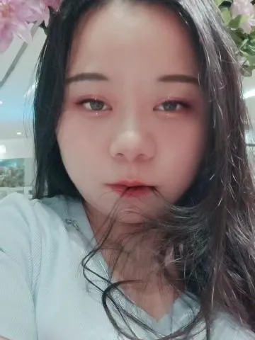 胸大粉嫩颜值小姐姐 照片2