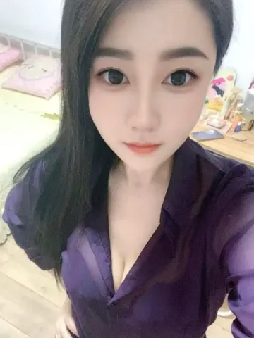 包臀风骚少妇 照片3
