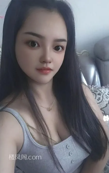 上城圆润巨乳少妇静静 照片2