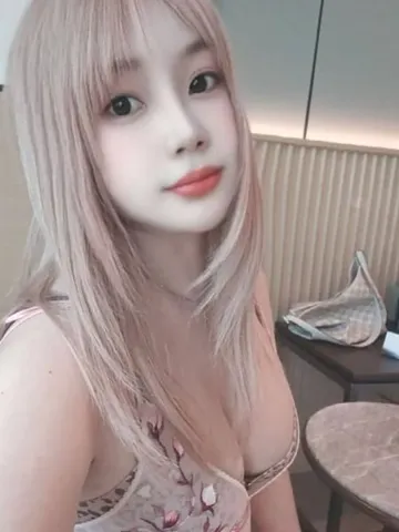 甜美多汁风骚大胸妹 照片3
