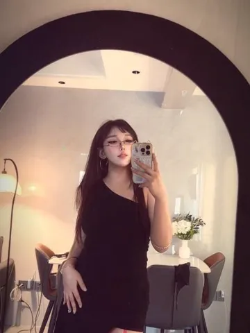 湖里性感诱惑眼镜妹 照片2