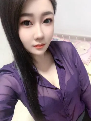 包臀风骚少妇
