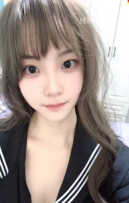 风骚巨臀萌妹子