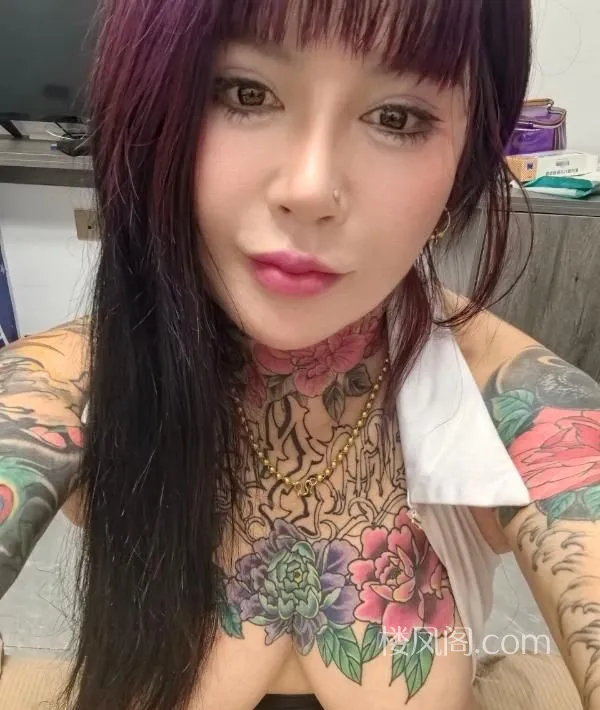 泻火骚逼少妇 照片3