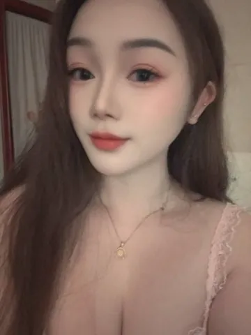 湖里长腿足交小甜心