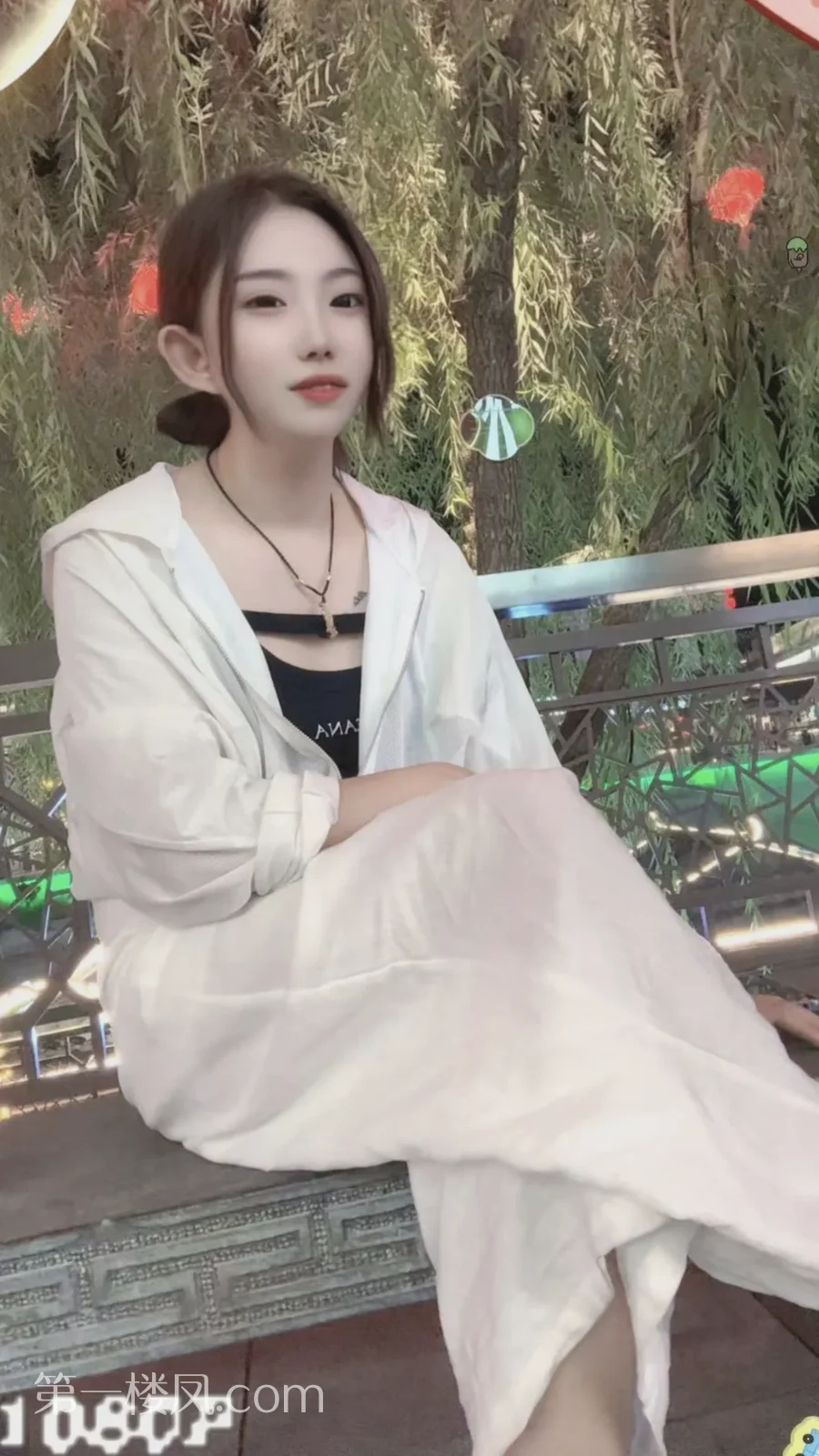 服务系舌吻少妇