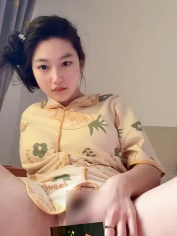 小店白皙美乳丫丫 照片2
