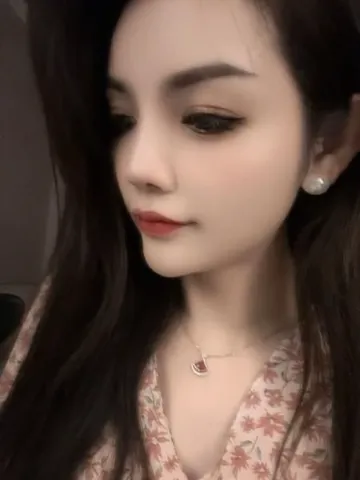 新疆美女黑丝大长腿 照片2