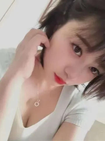 娇小可爱奶胸妹 照片2