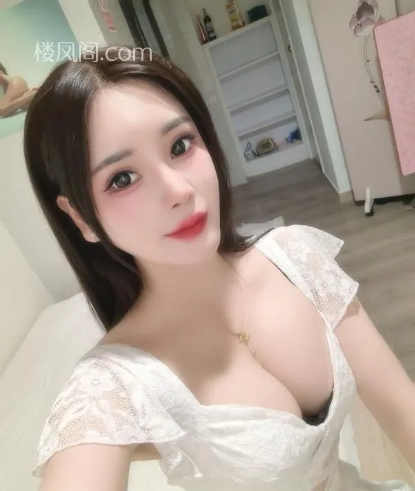 大奶翘臀骚妹子 照片3
