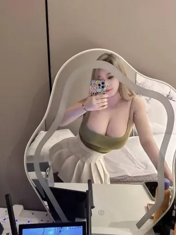 丰乳肥臀风骚老师 照片2