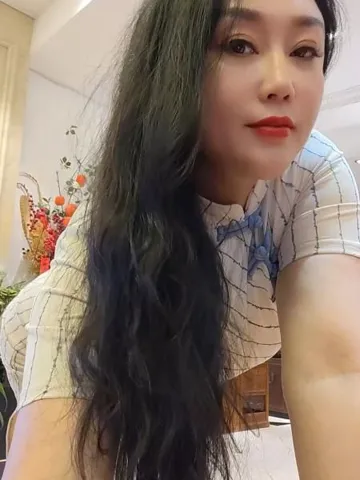 潮喷毒龙丰满骚货 照片4