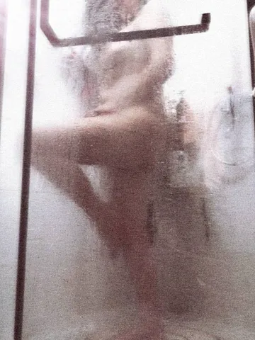 巨乳舔脚榨汁姐媚雪 照片3