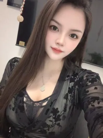 新疆美女黑丝大长腿 照片4