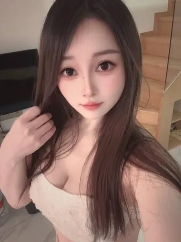 前凸后翘安妮老师 照片2
