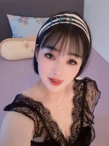 朝阳颜值巨乳梨子老师 照片4