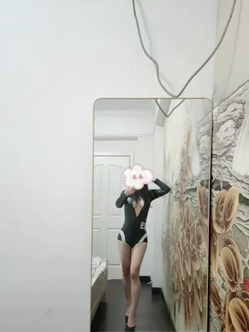 蜜桃臀骚妹希希