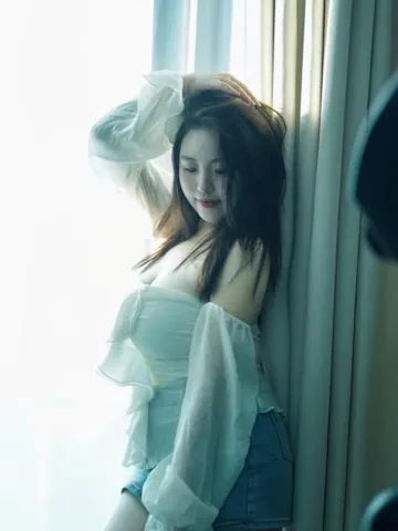 36D巨乳丰满莎莎 照片2