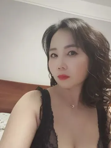 肥臀丰腴熟女