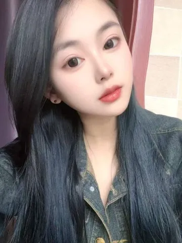 刚下海性感小姐姐 照片2