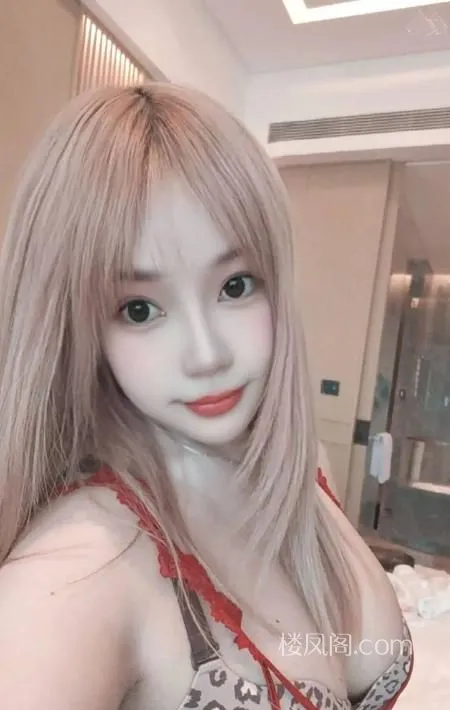 甜美多汁风骚大胸妹