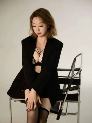 69互舔新人妹子 照片2