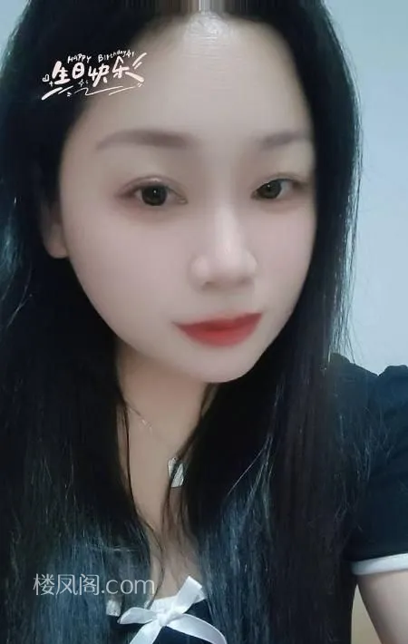 丰满大胸风骚少妇 照片3